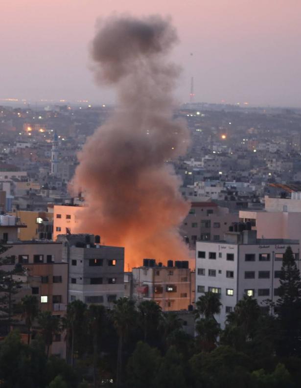 تطورات التصعيد بين غزة واسرائيل: 23 شهيدًا منذ بدء العدوان، والغارات تتواصل على غزة