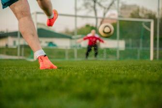 الدوري الانجليزي وتكهنات قمة فريقيّ أرسنال ومانشستر يونايتد