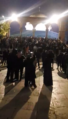 شاهدوا: مناوشات في المسجد الأقصى فجر اليوم