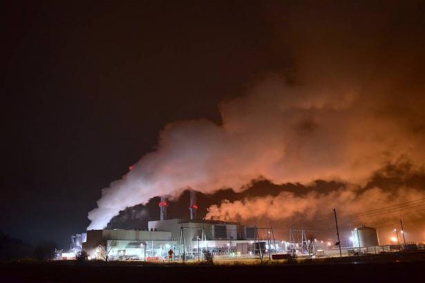 شلومو كاتس للشمس: قرار إغلاق بعض مصانع تكرير النفط في حيفا سببه الإنبعاثات الغازية السامّة