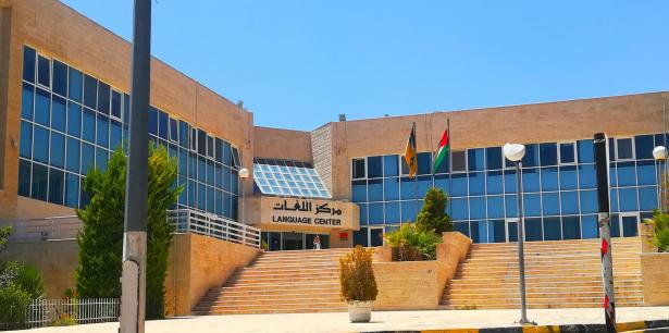 الشمس تواكب حال طلاب الداخل الذين يمكثون في الأردن ولماذا يفضل بعضهم عدم العودة!!