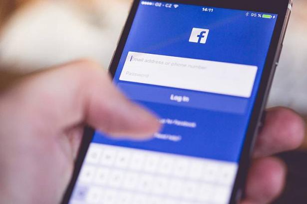 فيسبوك تغلق 30 حسابًا مزيّفًا دعت العرب لمقاطعة الانتخابات