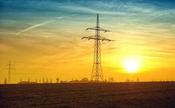 رغم اتفاق يمنع المسّ بأراضي الروحة: العمل على مد خط كهرباء يهدد الصحة والبيئة ويصادر اراضي