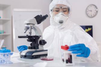 تجميد إرسال نتائج فحوصات فيروس كورونا بعد اكتشاف وجود اخطاء