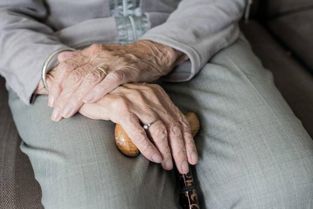 أكثر من 3000 فحص كورونا يوميّ في دور المسنين في البلاد!