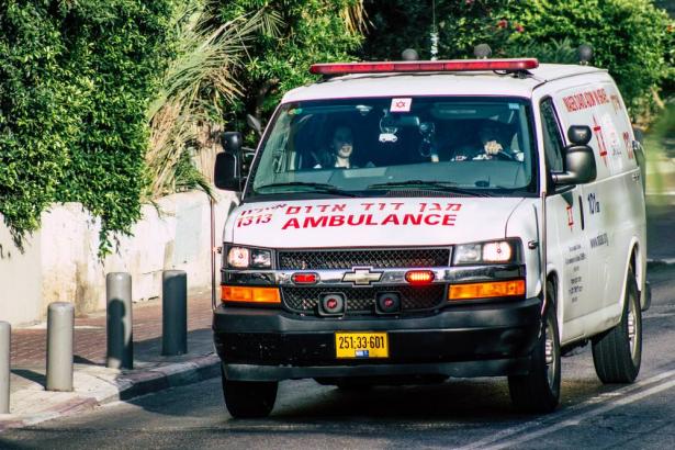 الناصرة : اصابة  شاب 19عاما بجراح خطيرة جراء انقلاب دراجته النارية