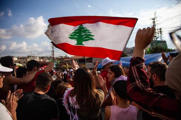 لبنان : احتجاجات شعبية للتنديد بغلاء الأسعار والتلاعب بسعر صرف الدولار