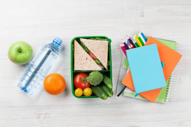 كيف أجهز لطفلي وجبة مدرسية صحية؟