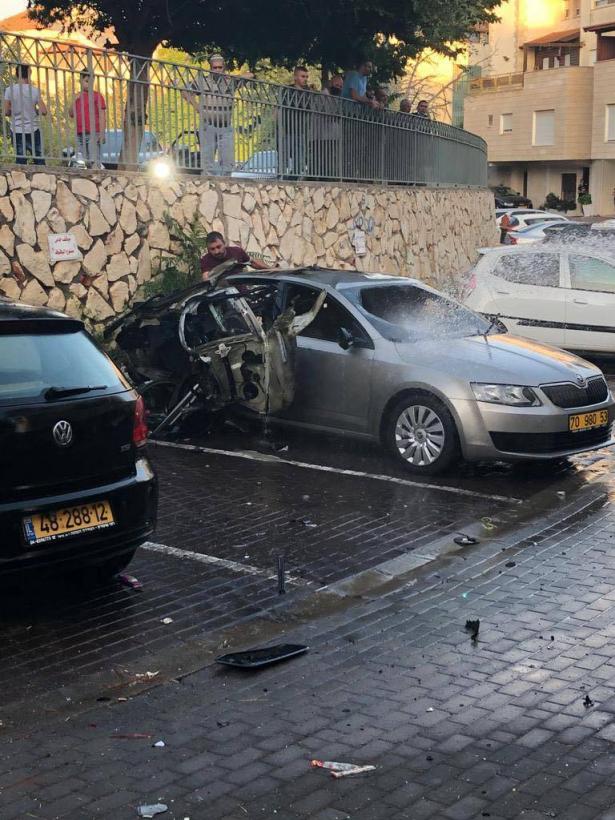 حالة من الغضب تسود أهالي حي شنلر في الناصرة بعد إلقاء عبوة ناسفة من قبل مجهولين على سيارة