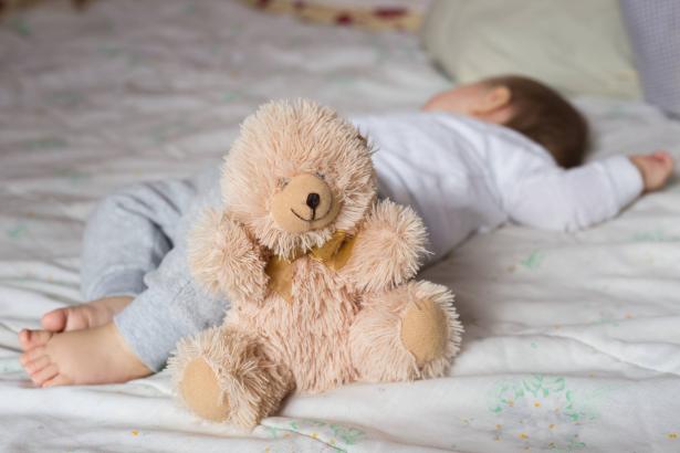 أسبوع النوم الآمن للأطفال: أهم التوصيات للمحافظة على حياة وسلامة أطفالنا