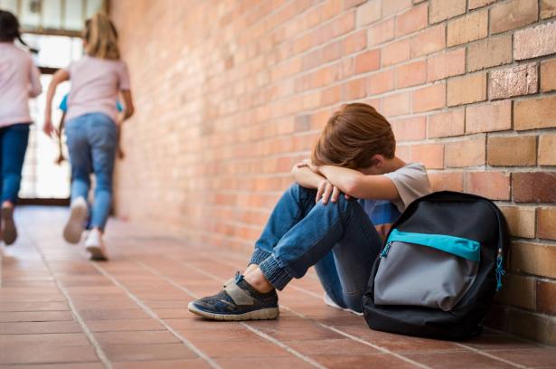 اليونسكو تحيي اليوم الدولي الأول لمكافحة العنف والتنمر في المدارس: كيف تحمي طفلك من التنمر المدرسي؟