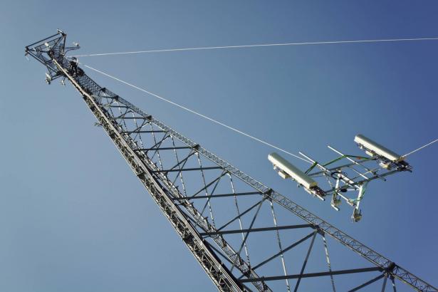 وزارة الاتصالات تبادر لتثبيت هوائيات لتحسين جودة الاتصال والشبكة العنكبوتية