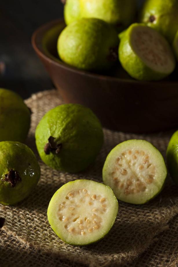 فاكهة الجوافة... أهم فوائدها للجسم
