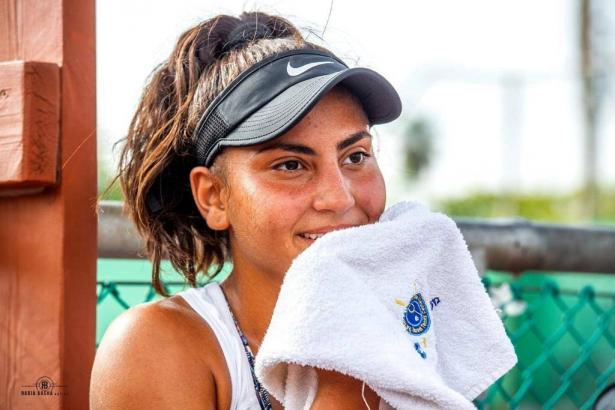 تعرفوا على لاعبة التنس رشا خرساني (18 عاما)