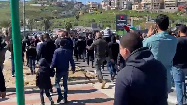 الافراج بقيود حبس منزلي ليوم الخميس وابعاد عن التظاهرات لتاريخ 25.03