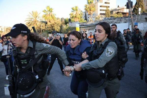 الاعتداءات المستمرة على المراسلين والصحفيات في القدس اثناء التغطيات وعملهم الصحفي في الشيخ جراح وباب العامود