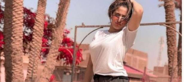 بعد نشر فيديوهات تظهر بها شبه عارية: فتاة تيك توك جديدة بقبضة السلطات المصرية