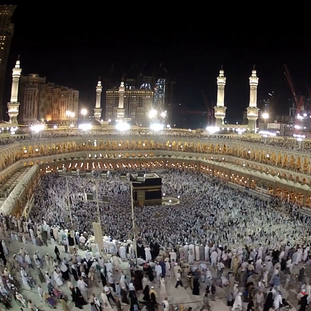 إعادة فتح موسم العمرة في آب المقبل رغم ازدياد الدول الحمراء