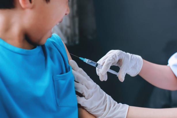 البروفسور نداف دافيدوفيتش: الاجراءات الوقائية مطلوبة ولكن لسنا بحاجة الى بث الهلع وثبت ان تطعيم الاولاد ضروري وآمن
