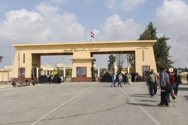 السلطات المصرية تغلق معبر رفح حتى إشعار آخر احتجاجا على تصرفات حماس