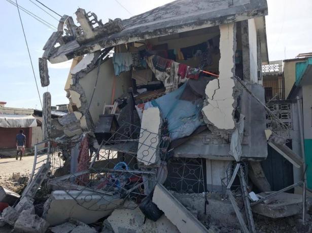 دائرة الحماية المدنية: 724 قتيلًا واكثر من 2800 اصابة في زلزال هاييتي