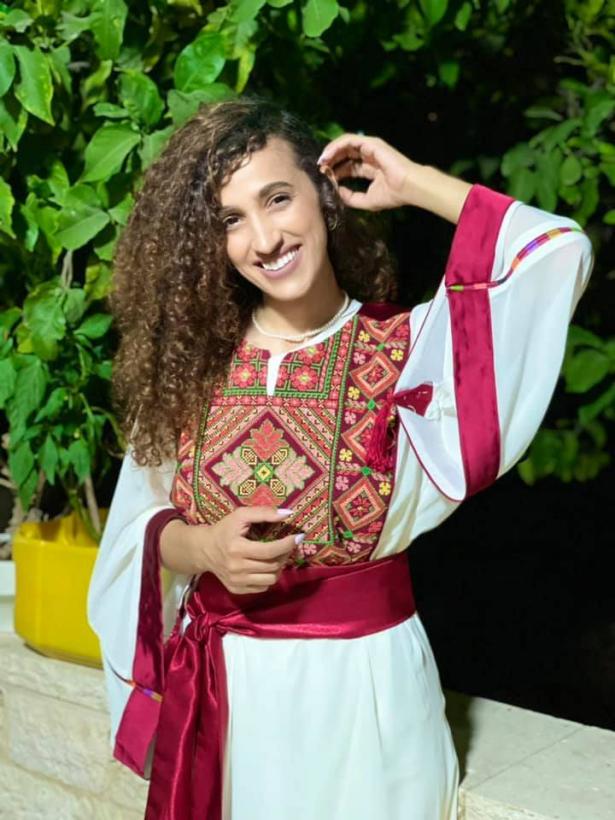 آية خلف تتحدث للشمس عن مبادرة 