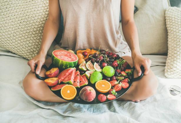 الفاكهة الموسمية: ما هي فوائدها ضمن نظام غذائنا اليومي؟