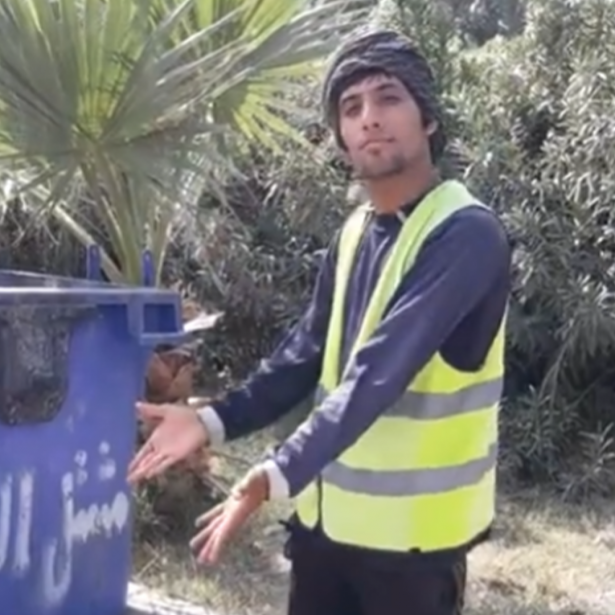 على طريقة خابي لام: فيديو طريف لعامل نظافة عراقي لم يعد يحتمل!