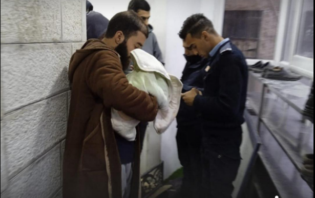 ماذا حدث مع الطفلة التي تُركت باب مسجد قضاء القدس؟