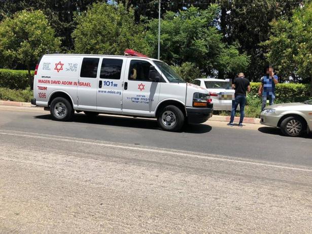إصابات خطيرة في حادث طرق مروع بين شاحنة وسيارة خصوصية على شارع 6