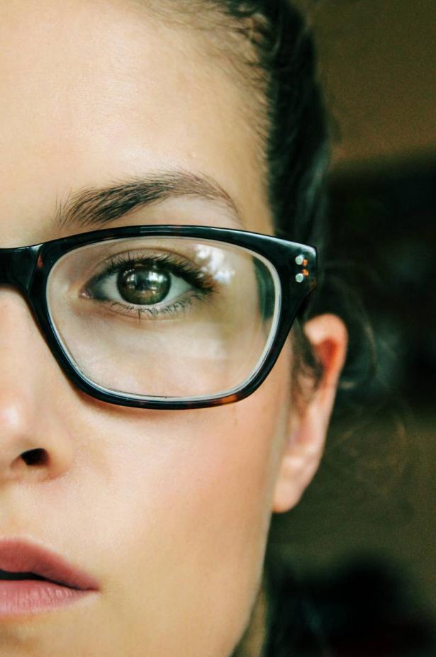 5 علامات تدل أنك ترتدي النظارات الطبية الخاطئة