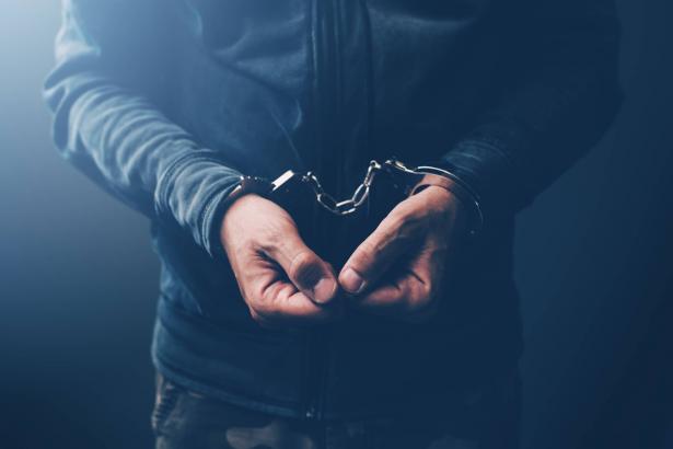 شاب عربي متهم بابتزاز 17 فتاة عربية  بين 13 و29 سنة  وطالبهن بصور عارية!