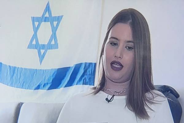 يمينية متطرفة تكتشف أن أهلها مسلمون!