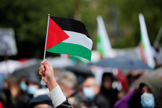 الكنيست تصادق بالقراءة التمهيدية على تجريم رفع العلم الفلسطيني في مؤسسات تمولها الحكومة