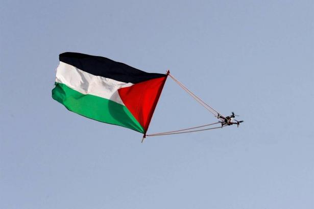 رفع العلم.. مخالفة؟