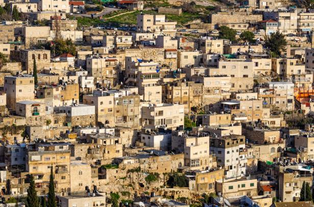 رخصة بناء للعرب تتطلب ثماني سنوات!