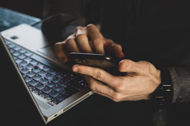 المؤثرين ,أصحاب المصالح التجارية ومكانتهم التسويقية الرقمية