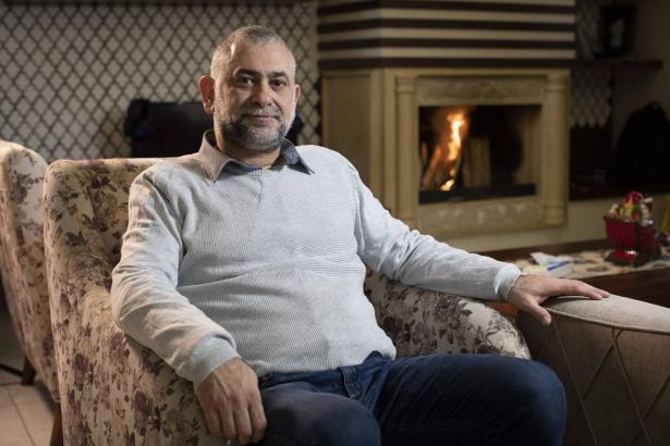صورة لد.وليد حداد من على فيسبوك