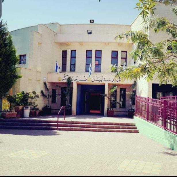 مدير مدرسة البيان: 