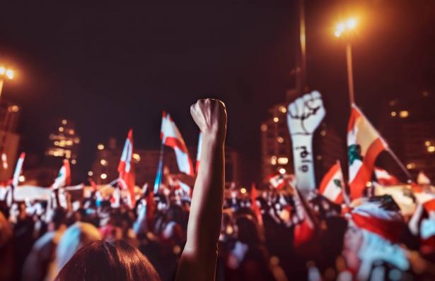 لبنان تشتعل: إقتحام المواطنين للبنوك