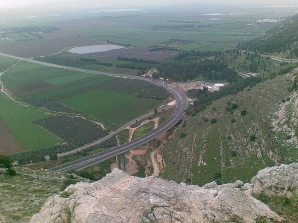 صورة لطريق التفافي بين الناصرة واكسال (ويكبيديا)