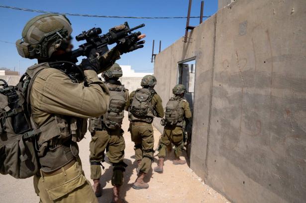 مصادر فلسطينية: الشاب باسل البصبوص على قيد الحياة ويتلقى العلاج في مستشفى إسرائيلي
