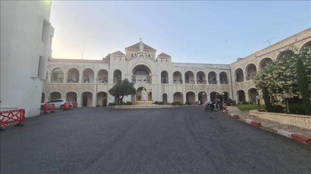 المستشفى الفرنسي في الناصرة يعلن عن انتهاء الاضراب بعد التوقيع على اتفاق ينهي نزاع العمل