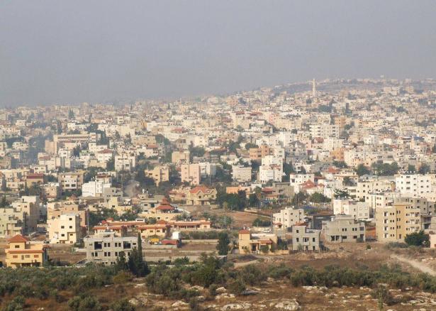 الطيبة|  السلطات الإسرائيلية تسلم المواطن ضياء جابر أمر هدم فوري لمنزله
