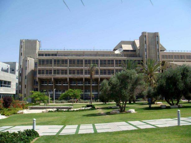 ألغت لجنة الطلاب العرب حفلًا كان من المقرر أن يقام في جامعة 
