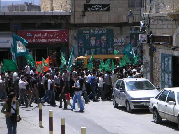 حماس تعتقل مواطنين على خلفية إطلاق صواريخ تجاه اسرائيل