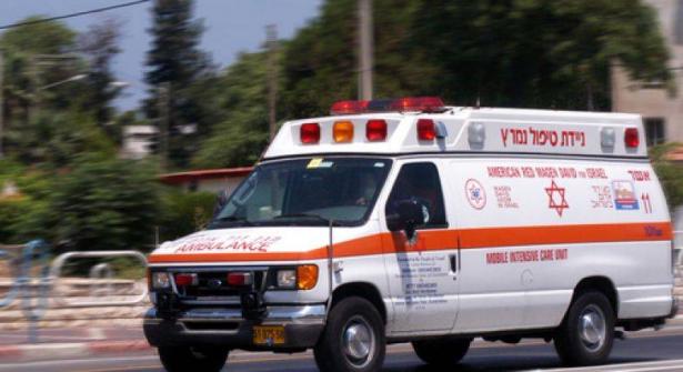 إصابة شاب عشرينيٌّ بجروح خطيرة، جراء تعرضه لحادث طرق في منطقة مرج بن عامر