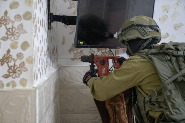 الجيش الإسرائيلي يُمهد لهدم لمنزل منفذ عملية مستوطنة 