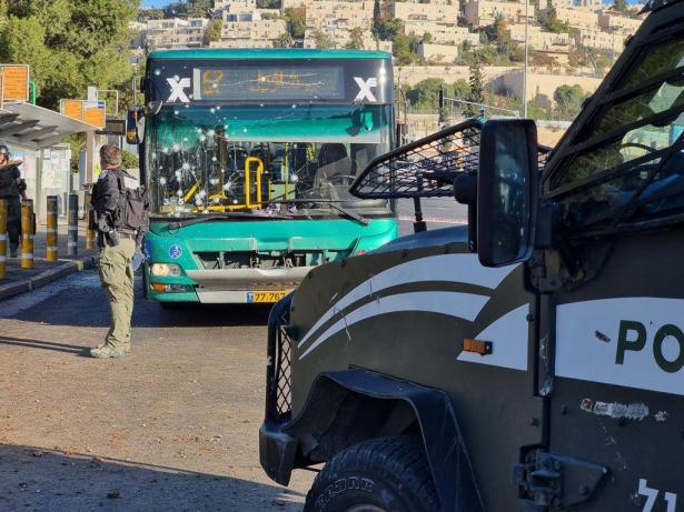 تطورات عمليّة القدس: مقتل إسرائيلي وإصابة 22 على الأقل بانفجارين متتابعين