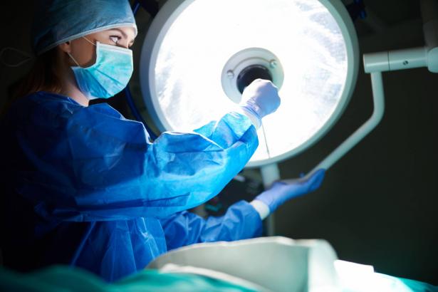 التعليم العالي يمنع طلاب الطب الإسرائيليين من المشاركة في الجولات السريرية